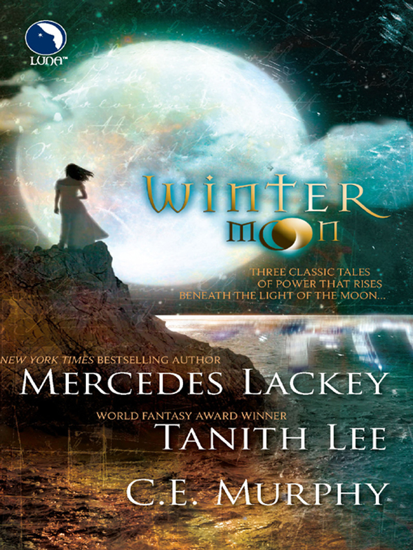 Обложка книги «Winter Moon: Moontide / The Heart of the Moon / Banshee Cries»