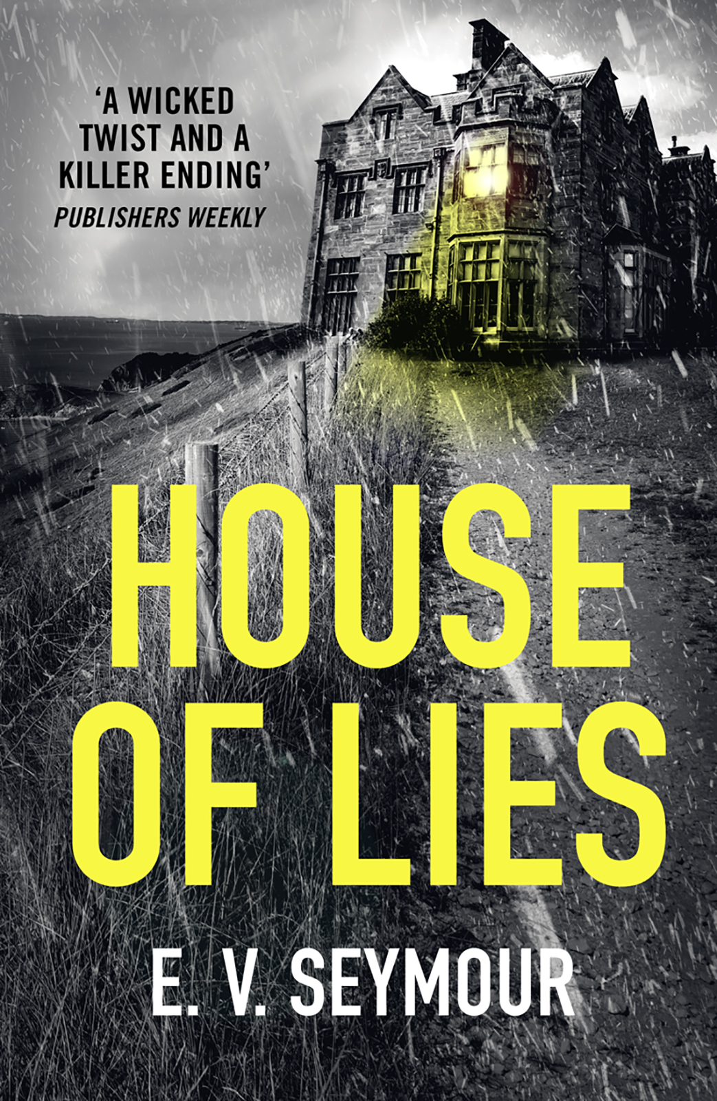Обложка книги «House of Lies: A gripping thriller with a shocking twist»