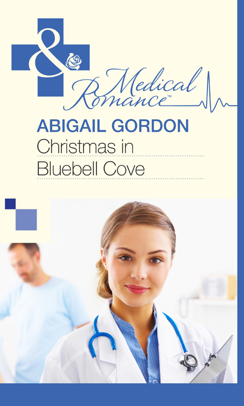 Обложка книги «Christmas In Bluebell Cove»