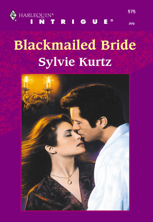 Обложка книги «Blackmailed Bride»