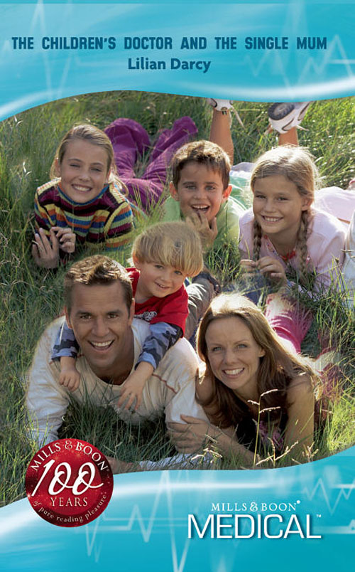 Обложка книги «The Children's Doctor and the Single Mum»