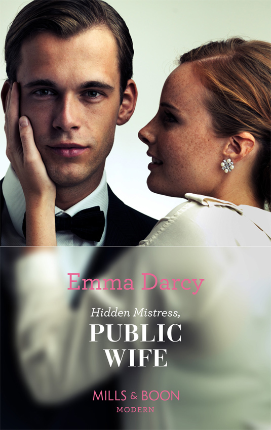 Обложка книги «Hidden Mistress, Public Wife»
