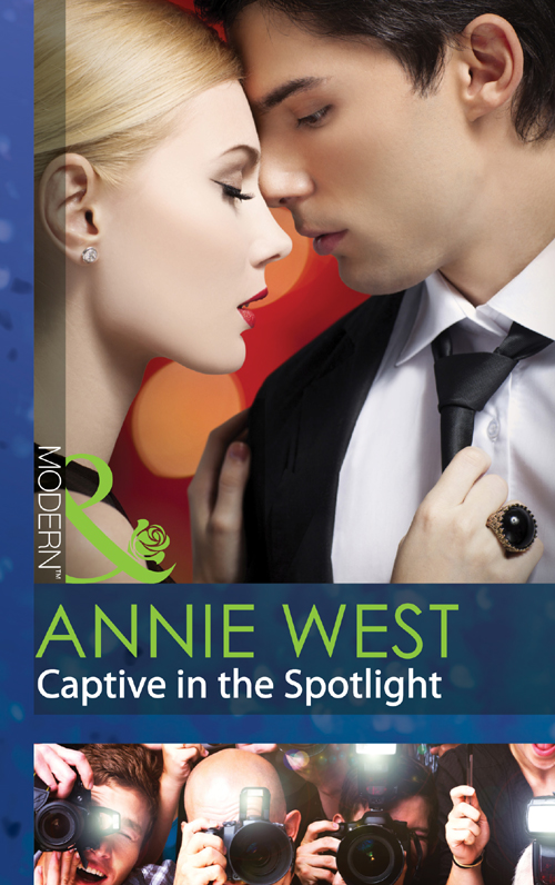 Обложка книги «Captive in the Spotlight»