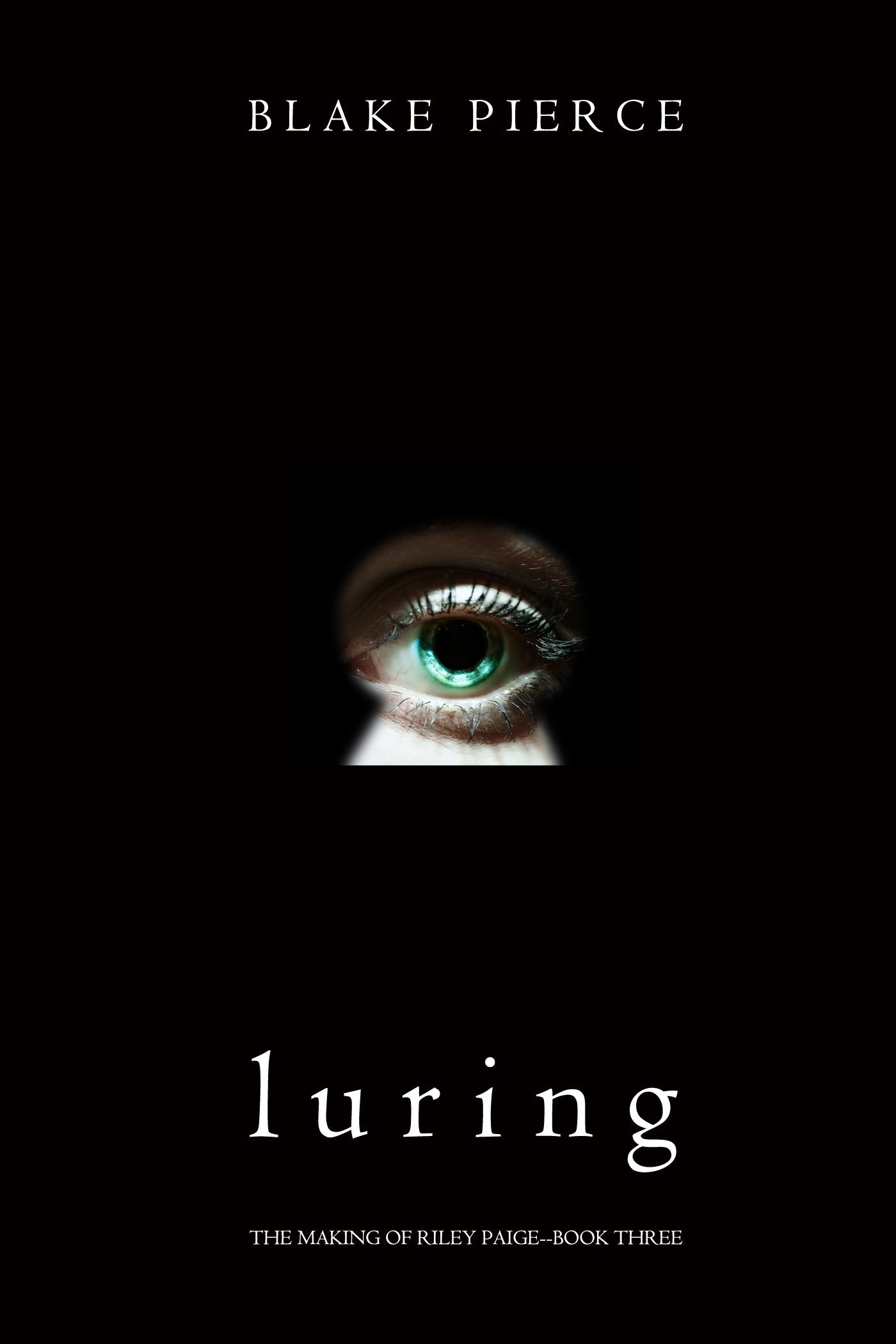 Обложка книги «Luring»