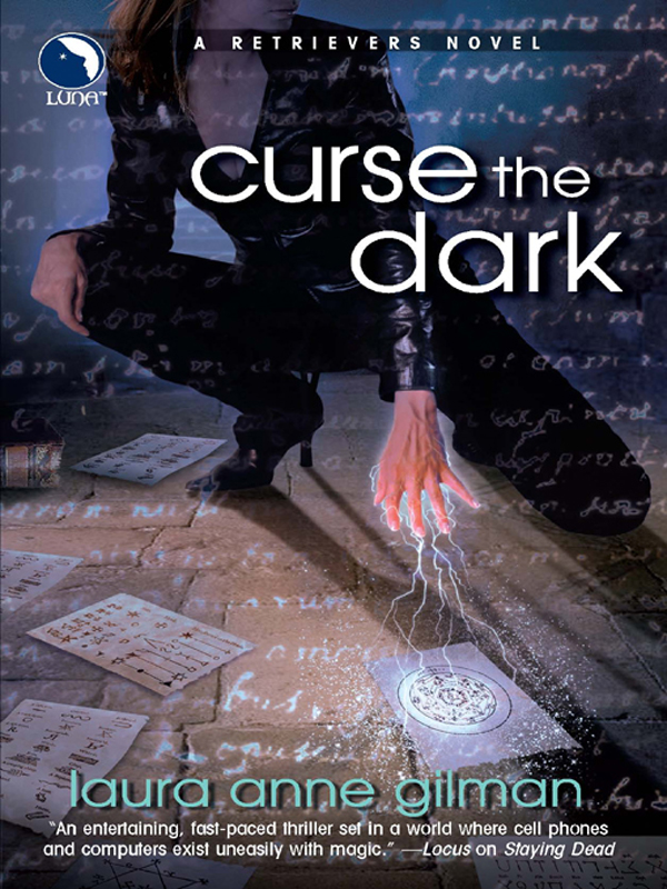Обложка книги «Curse the Dark»