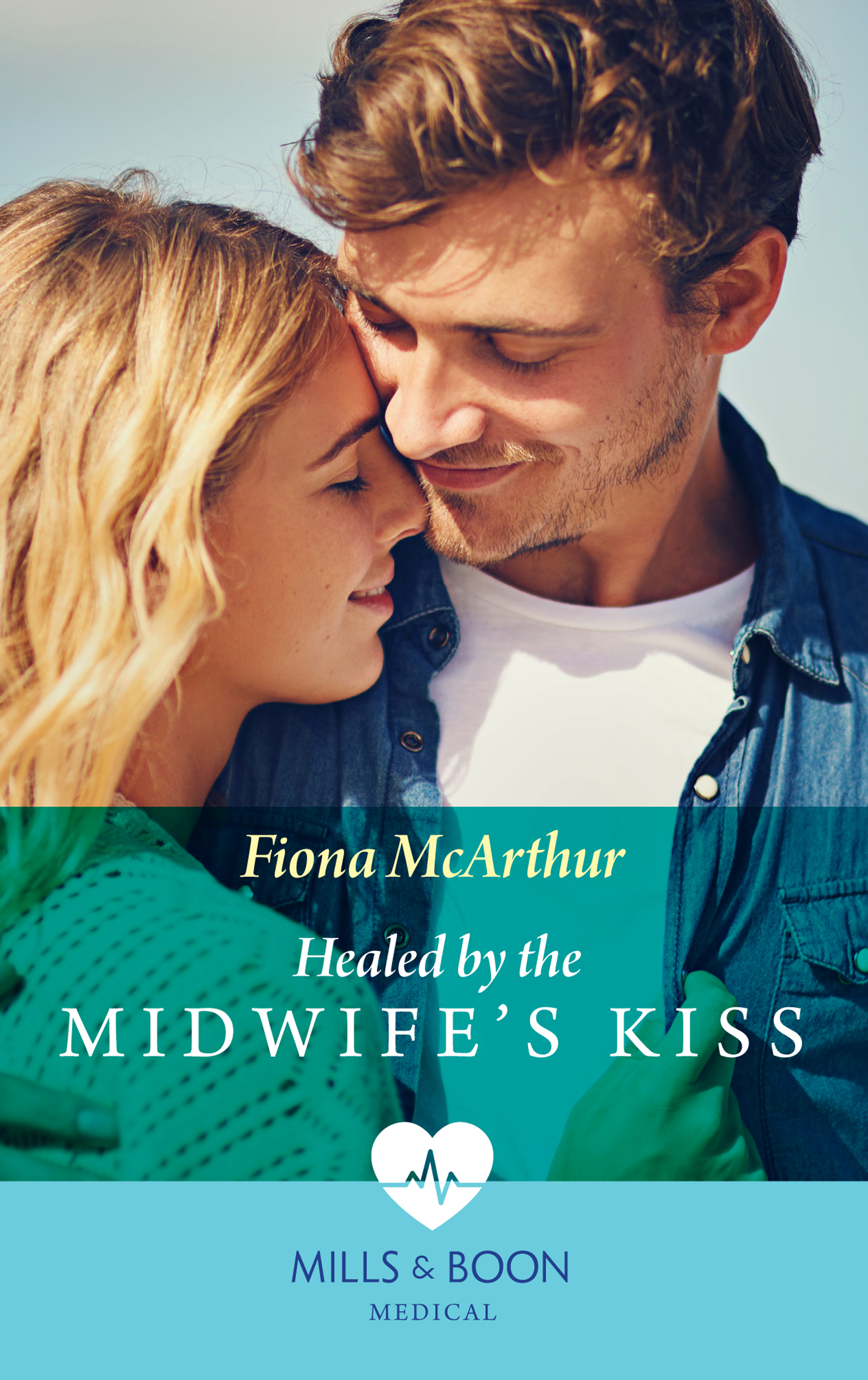 Обложка книги «Healed By The Midwife's Kiss»