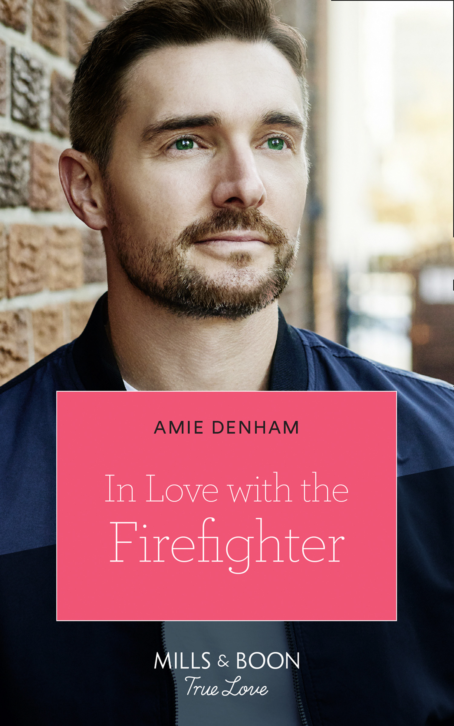Обложка книги «In Love With The Firefighter»