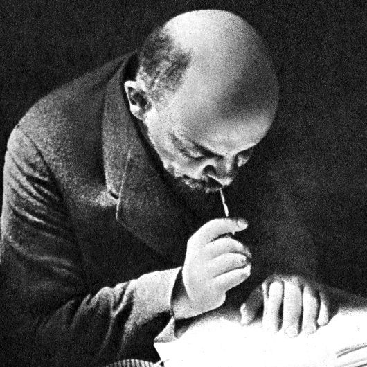Обложка книги «Ваш В. Ульянов (Ленин)»