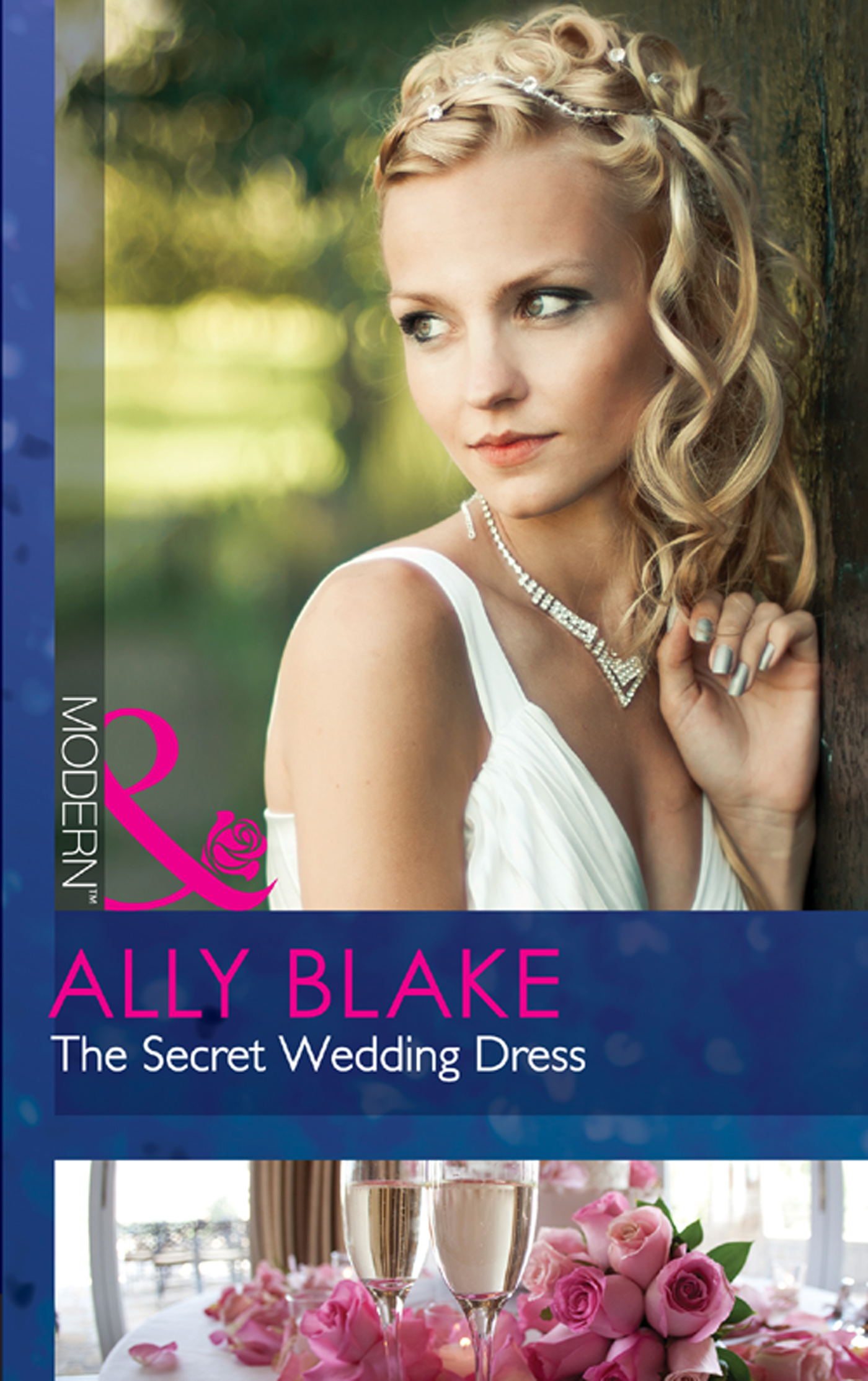 Обложка книги «The Secret Wedding Dress»