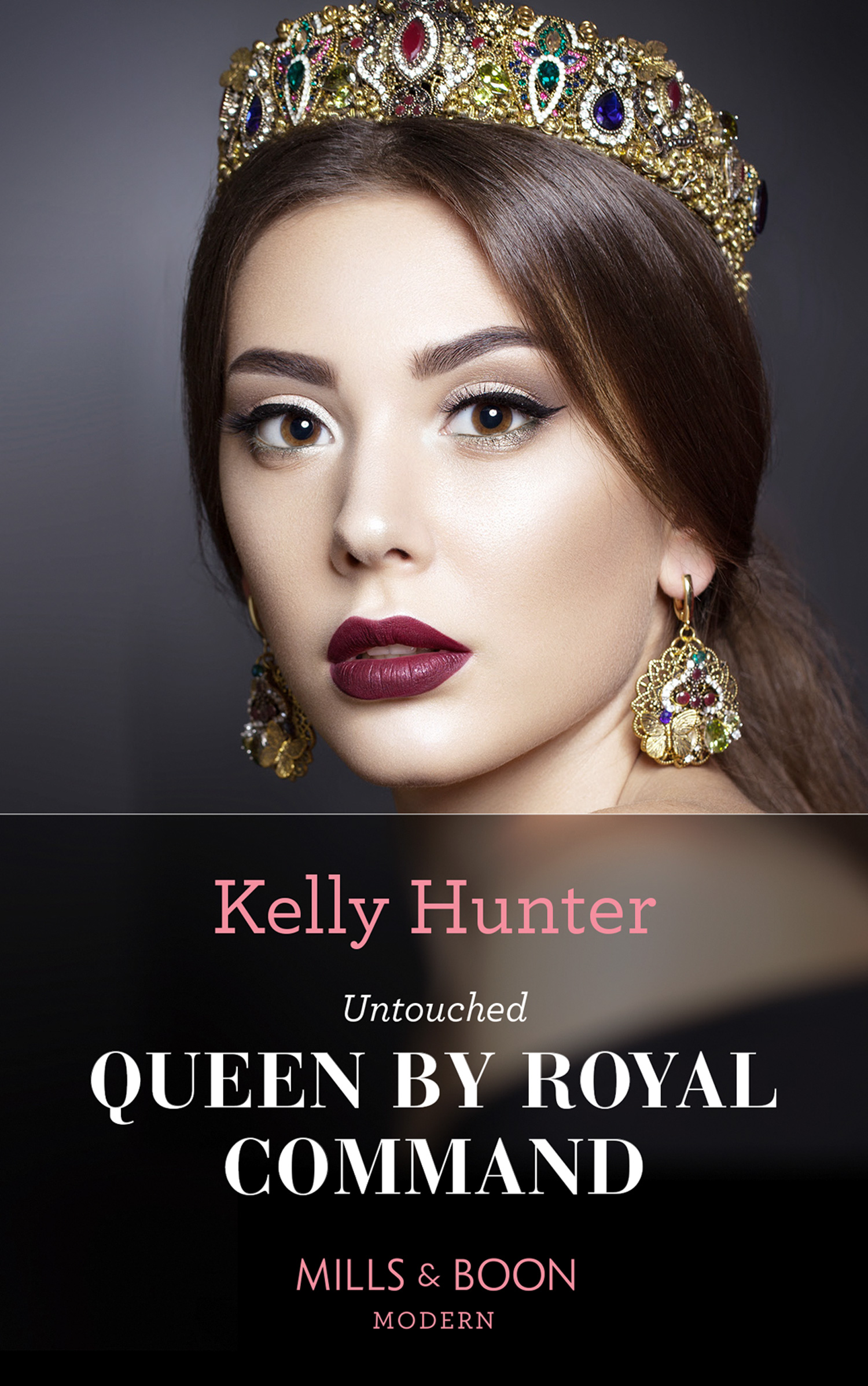 Обложка книги «Untouched Queen By Royal Command»