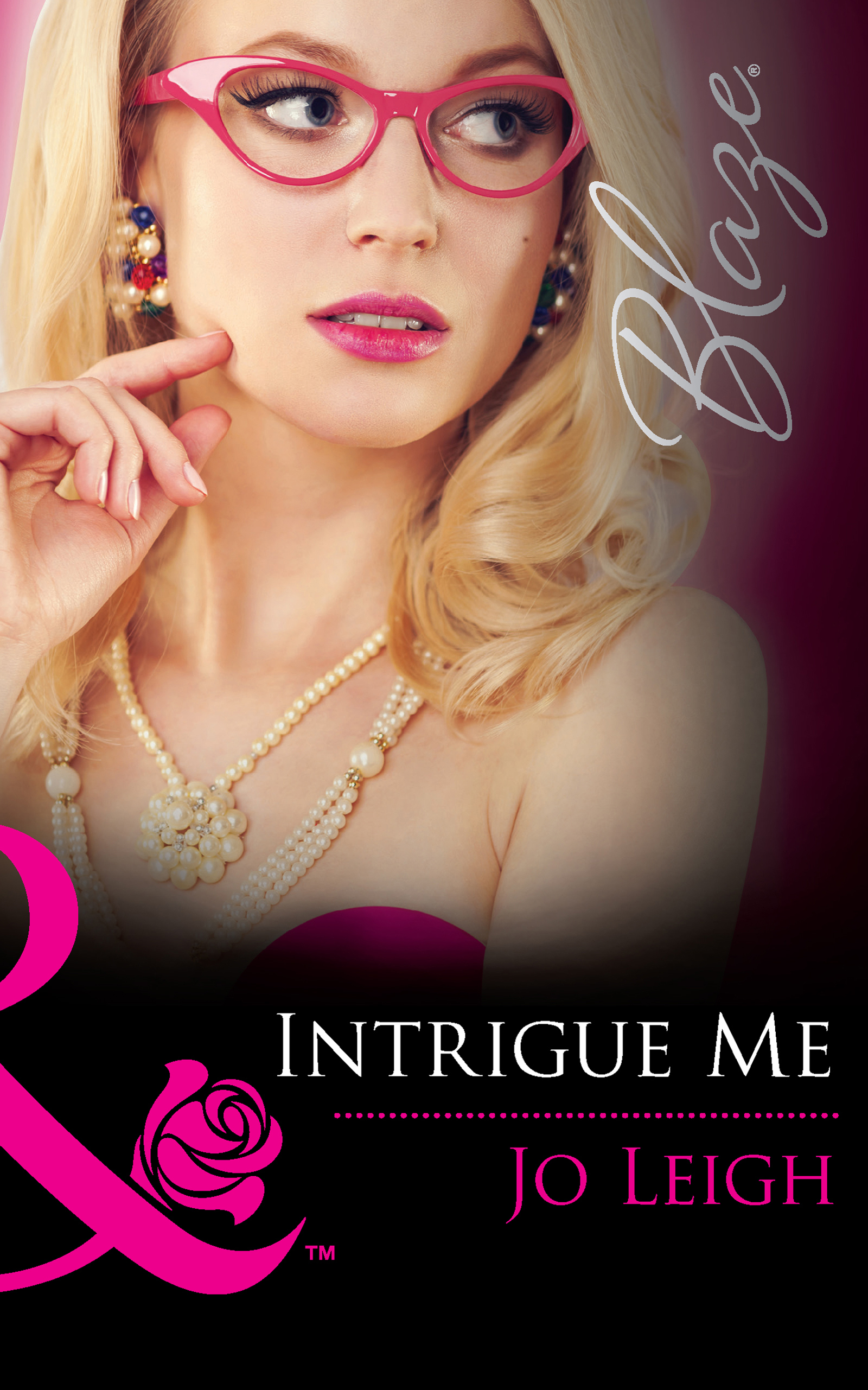Обложка книги «Intrigue Me»
