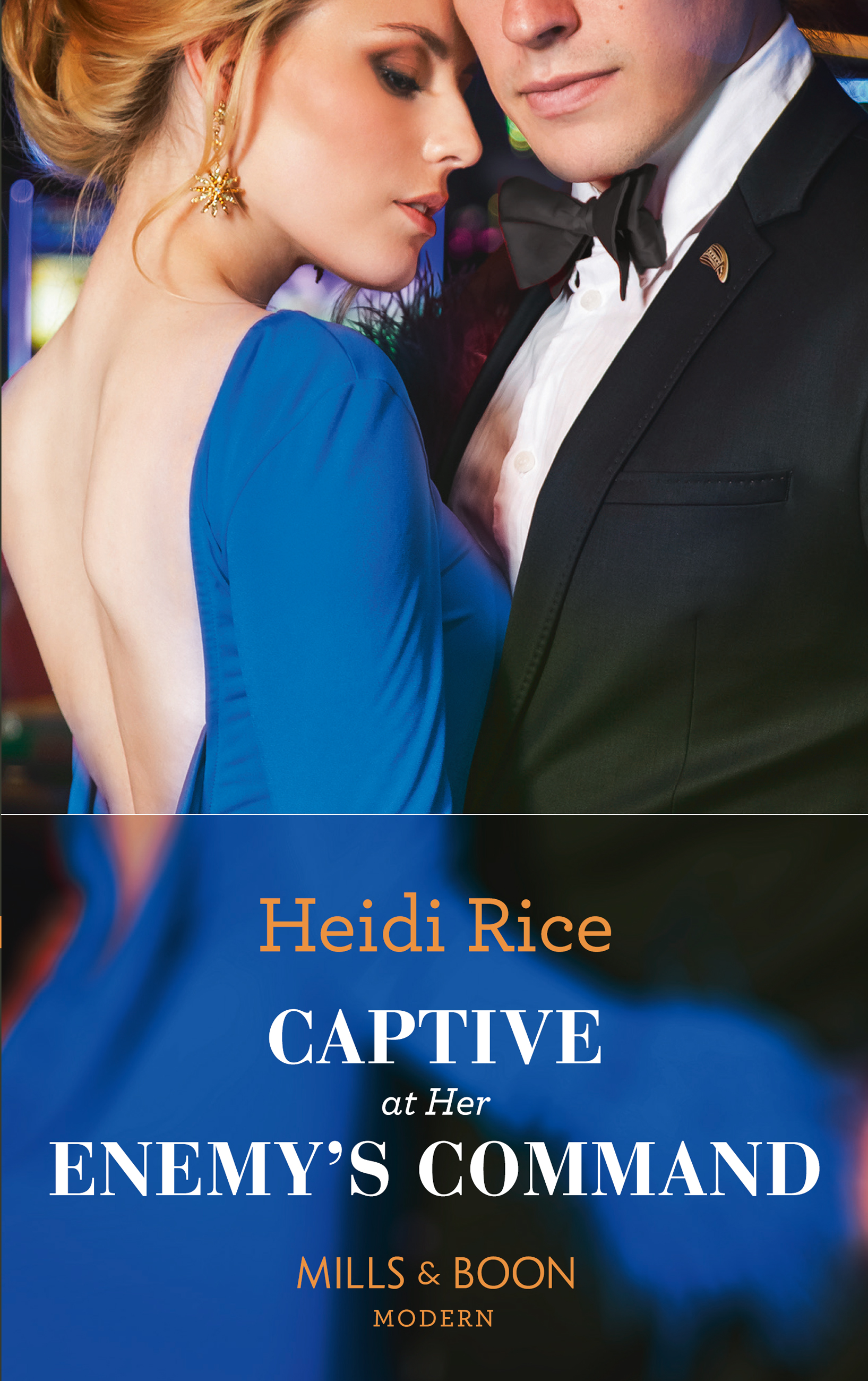 Обложка книги «Captive At Her Enemy's Command»