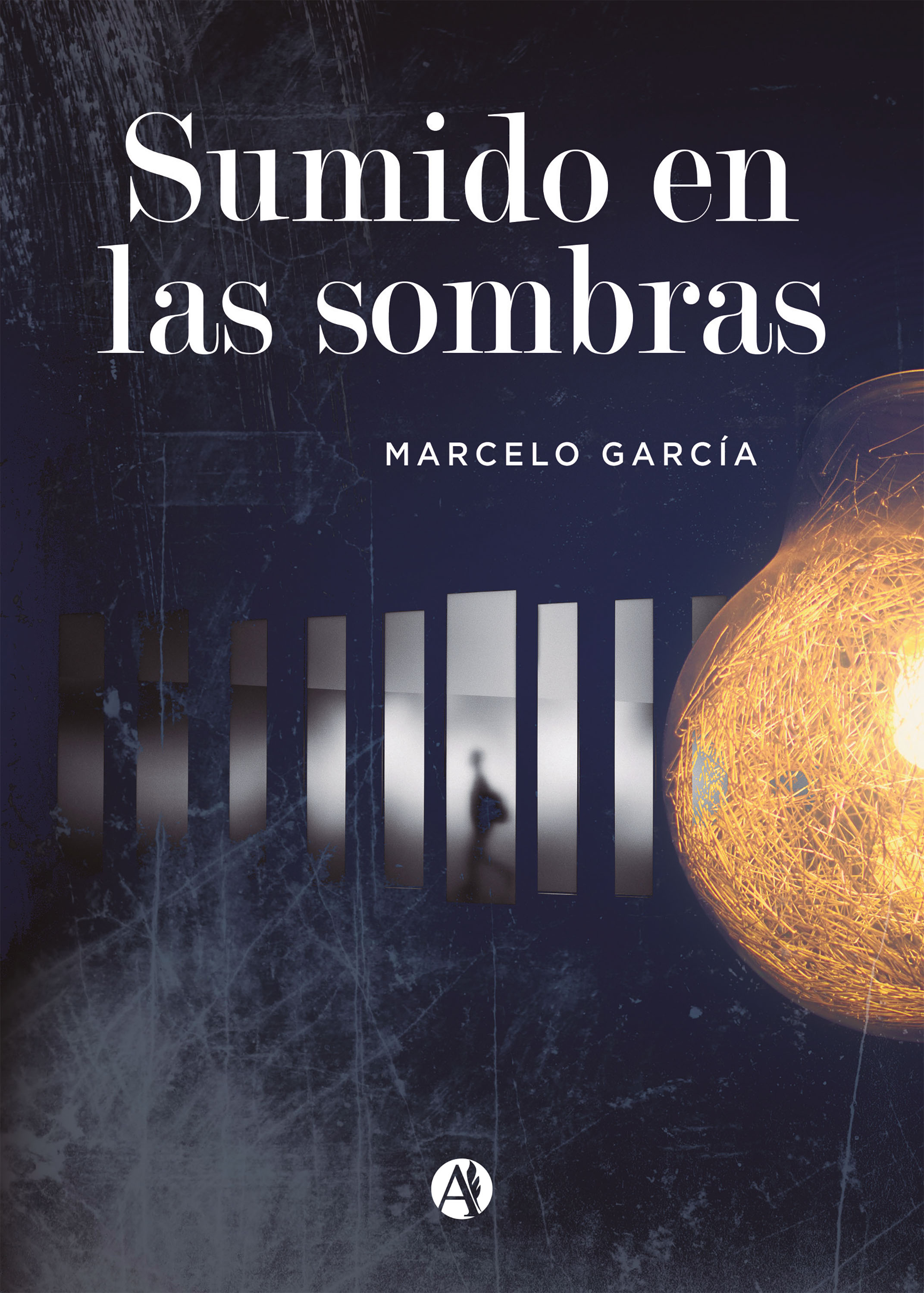 Обложка книги «Sumido en las sombras»