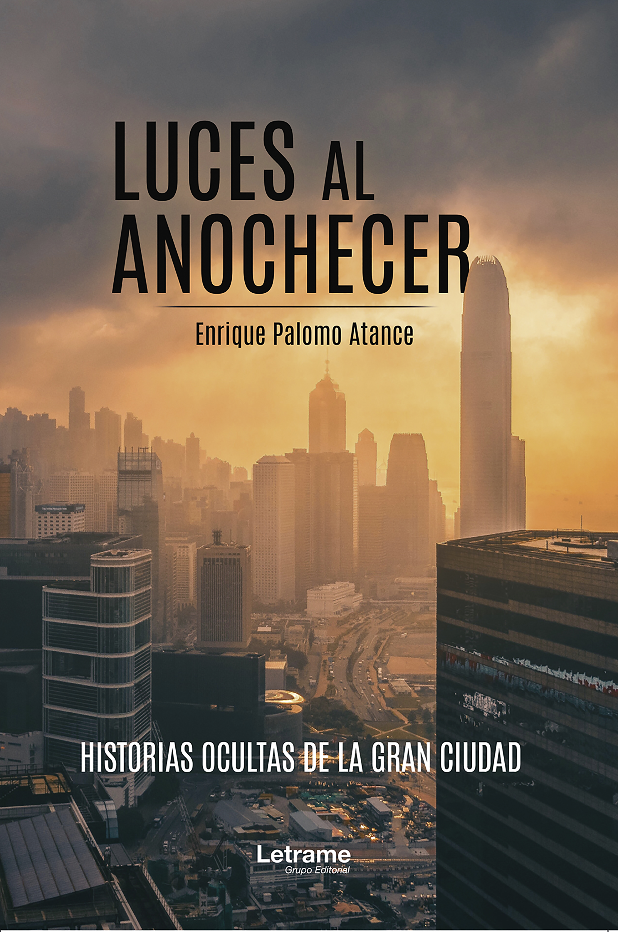 Обложка книги «Luces al anochecer»