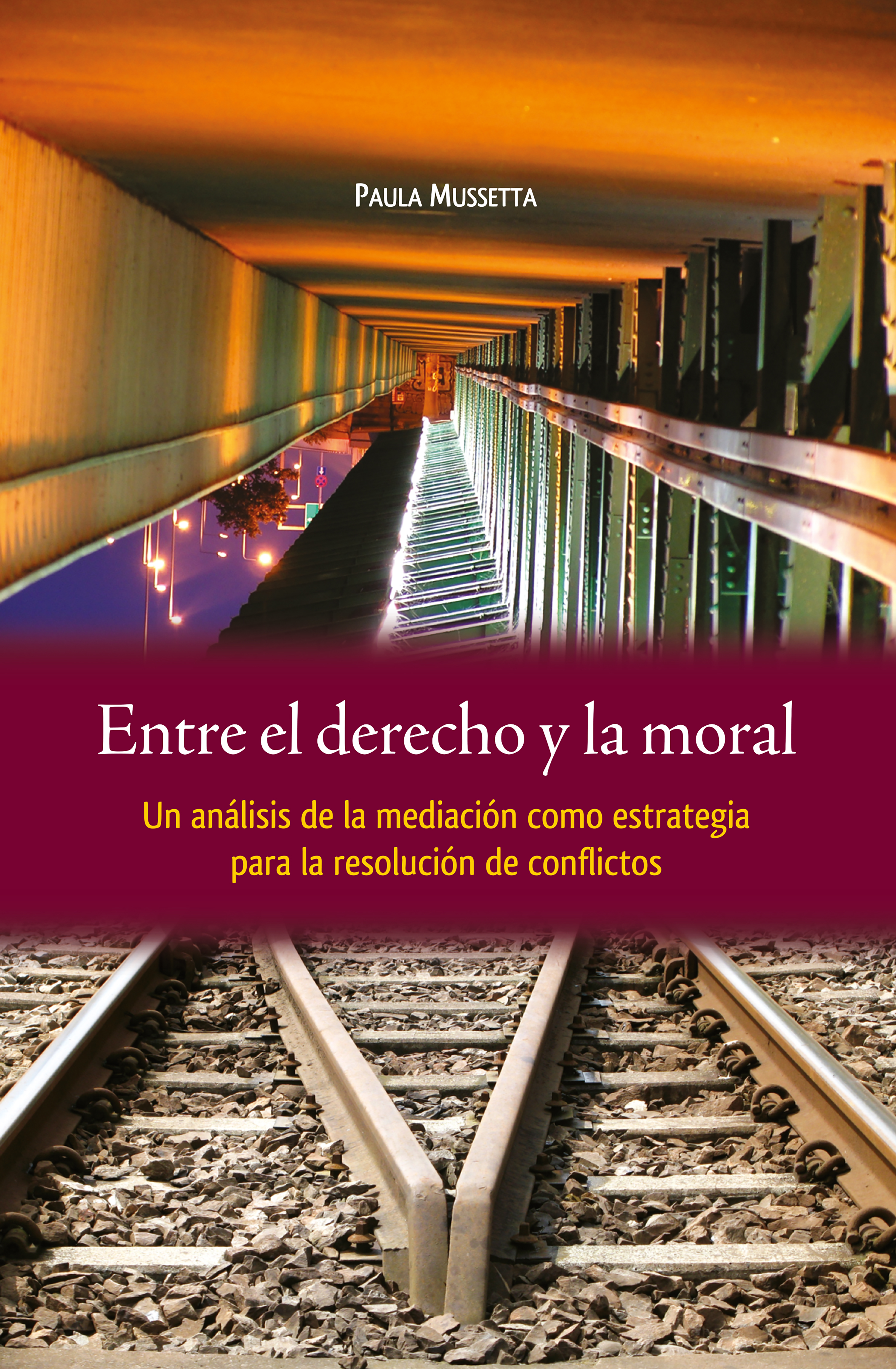 Обложка книги «Entre el derecho y la moral»