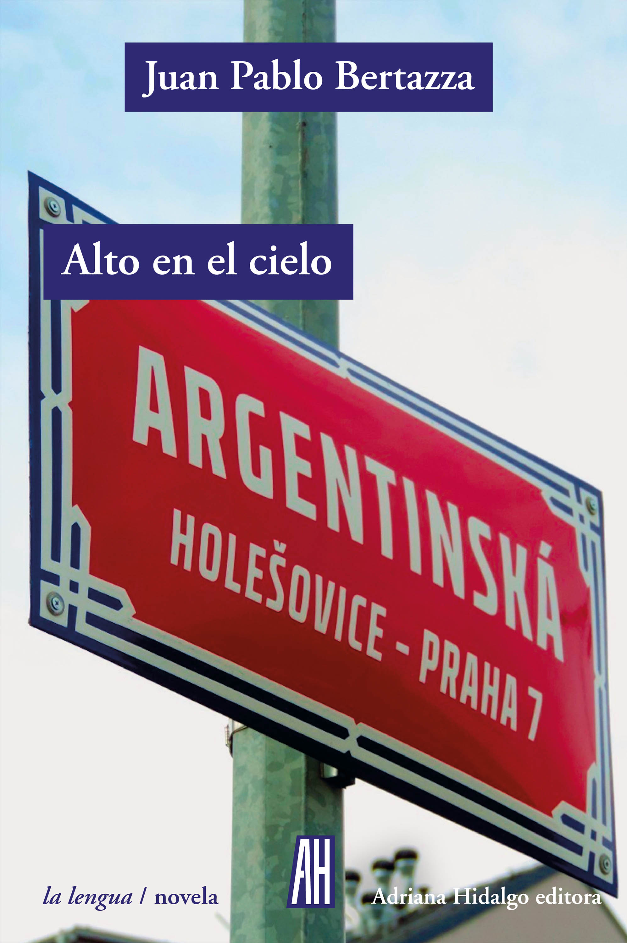 Обложка книги «Alto en el cielo»