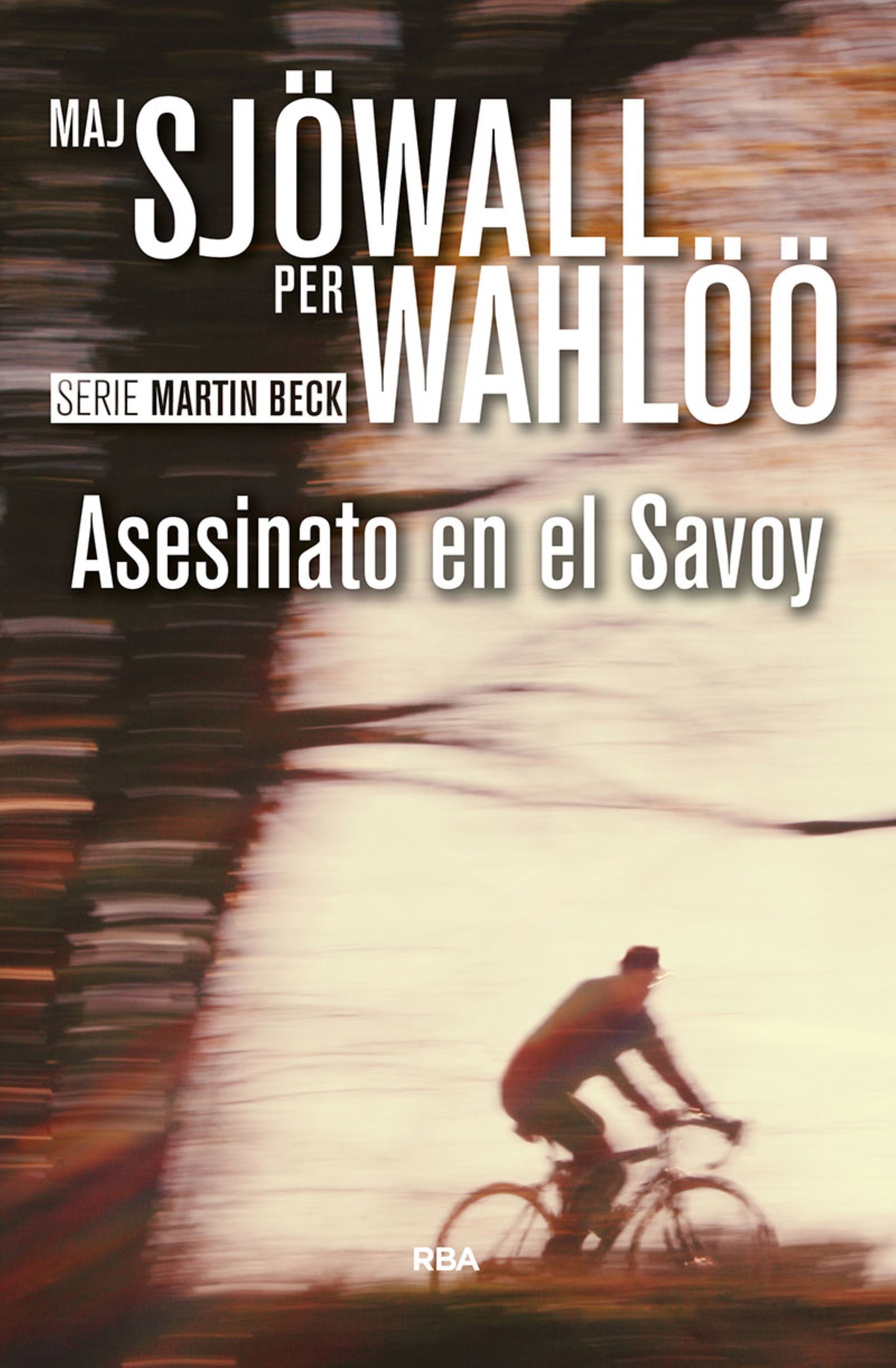 Обложка книги «Asesinato en el Savoy»