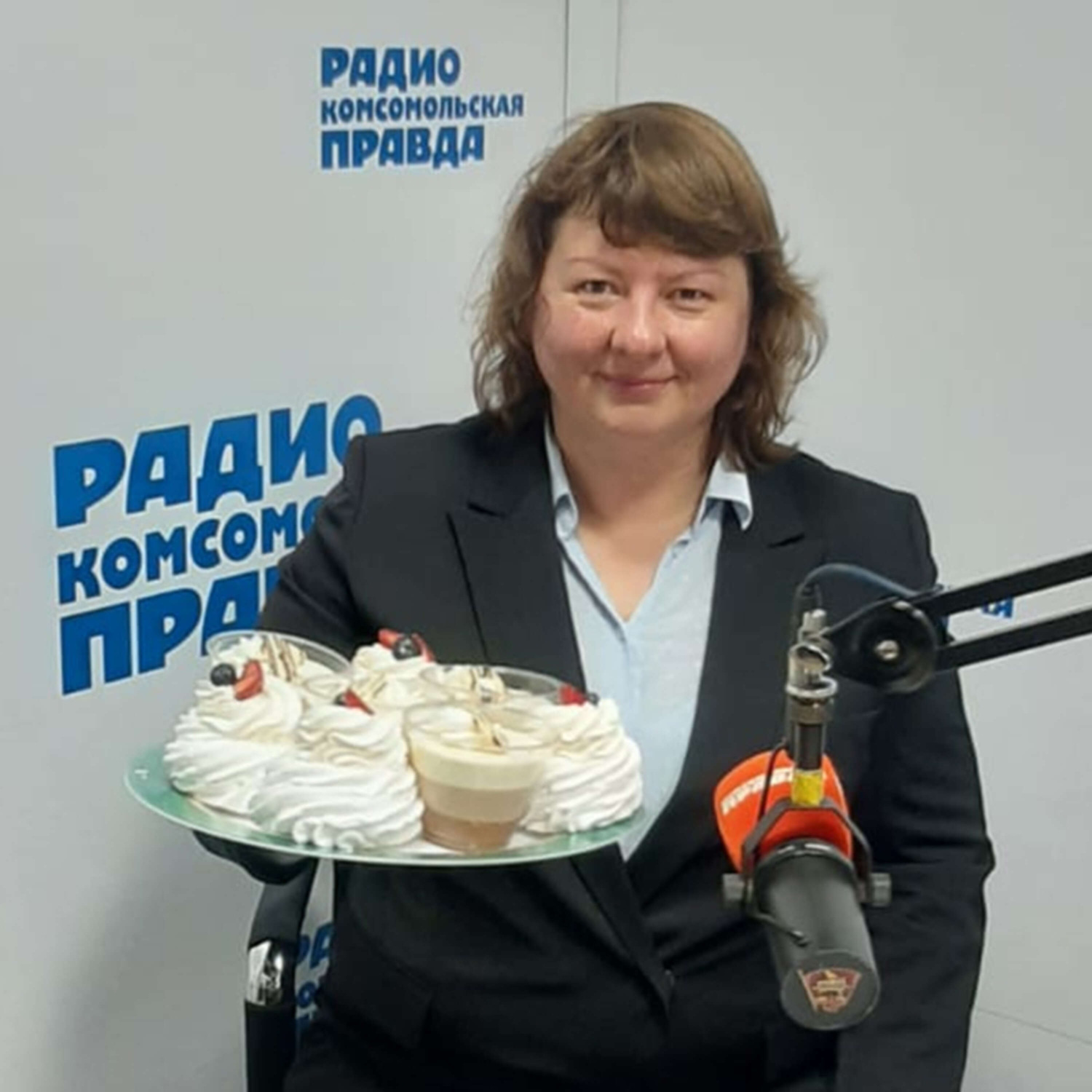 Обложка книги «Планерка с покупателями: как прошла традиционная осенняя ярмарка урожая в «Красном Яре» и дискаунтере «Батон»»
